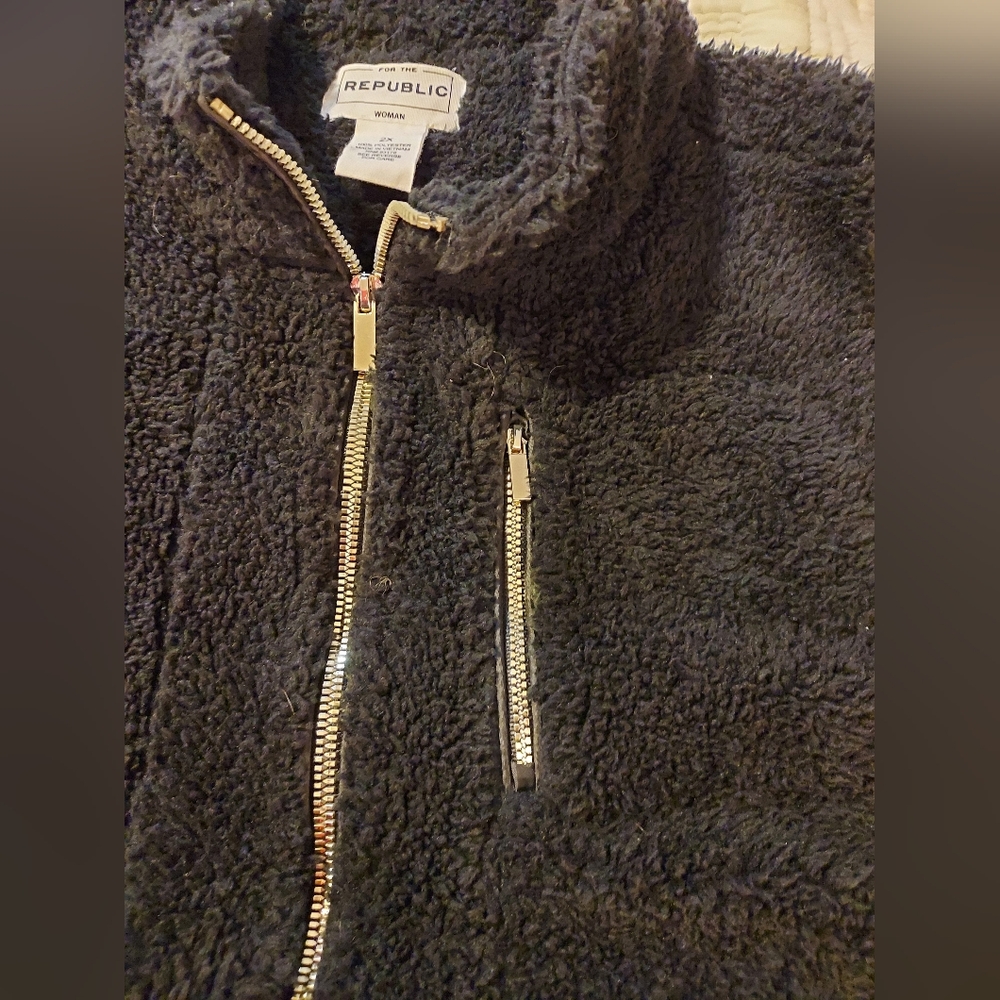 For the Republic Extra Soft Black Furry Pocketed Zip Up Vest - Size 2X - Picture 6 of 6